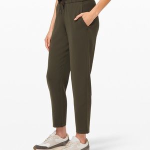 Lululemon On The Fly Pant. Dark Olive. Size 4